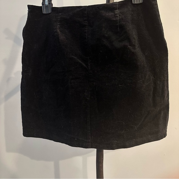 Black embroidered mini skirt - Picture 2 of 8